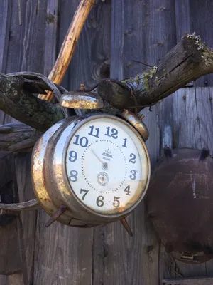 старинные часы в 3d визуализации изолированные на белом фоне, старинные часы,  старые часы, циферблат часов фон картинки и Фото для бесплатной загрузки