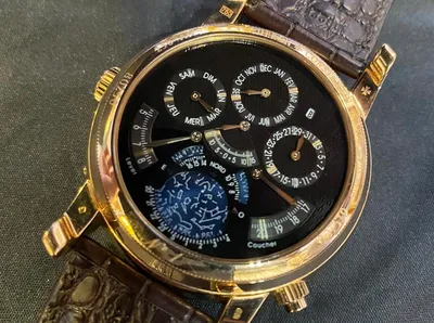 Новый облик Vacheron Constantin Traditionnelle: акцент на индикаторах и  цвете - Российская газета