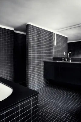Современная черно-белая ванная комната Стоковое Изображение - изображение  насчитывающей зеркало, роскошь: 74043213