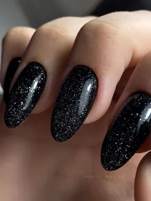 Маникюр с блестками: 50 фото идей блестящего дизайна ногтей | Black nails  with glitter, Nail designs glitter, Black nail designs