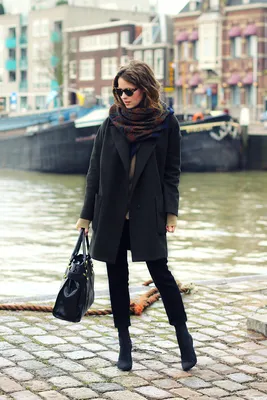 Купить классическое зимнее черное пальто с чернобуркой в магазине в Москве
