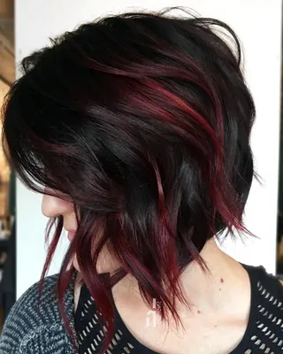 Чёрные волосы с красной прядью - 69 фото