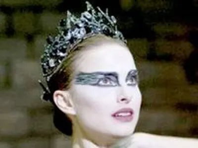 Чёрный лебедь / Black Swan (2010, фильм) - «За что Натали Портман получила  \"Оскар\"? За роль психически неуравновешенной истеричной балерины с  раздвоением личности, галлюцинациями и селфхармом? Безумно красивый фильм,  который стал одним