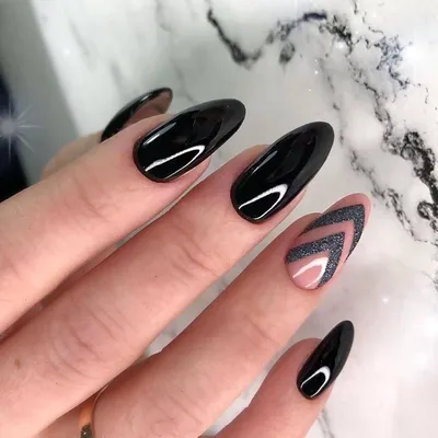 Модный черный маникюр 2024: тенденции и новинки | Black nail designs, Black  nails, Nude nail designs