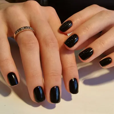 Сороки - Nail- стилисты утверждают, что черный маникюр на короткие ногти  находится вне конкуренции им в моде каждый сезон. Используя черный тон,  можно добиться не просто хорошего маникюра, а сделать свои ногти