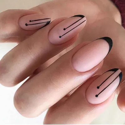 Идея для маникюра на короткие ногти. Квадратная форма. Черный маникюр.  Светлые ногти | Classy nails, Pretty nails, Trendy nails