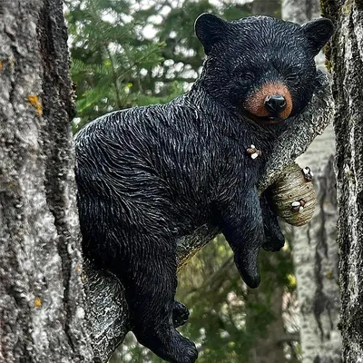 Купить Кали Забавный черный медведь дремлет, болтающийся на дереве.  Статуэтка в саду. Скульптура на открытом воздухе. | Joom