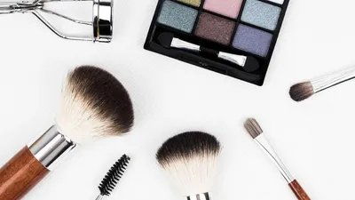 Что нужно для макияжа лица: косметика и инструменты