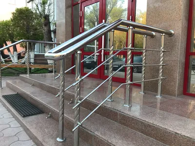 Перила для лестниц, заказать изготовление по низкой цене в Москве