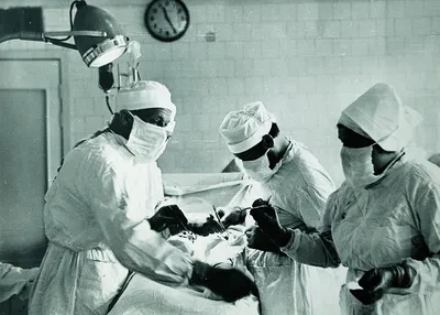 58 лет назад выполнено первое в мире успешное коронарное шунтирование на  работающем сердце