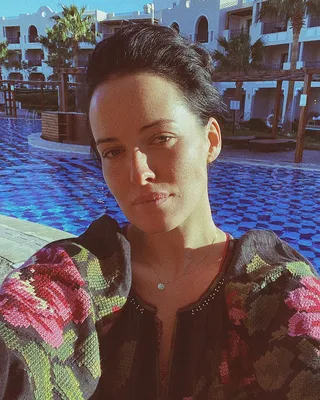 Даша Астафьева без макияжа показала фигуру в купальнике | РБК-Україна