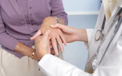 Симптомы и лечение артроза пальцев рук: эффективные методы и рекомендации