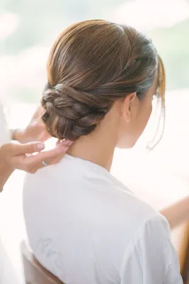 Модные деловые прически: 100 лучших идей для разной длины волос | Wedding  hair inspiration, Long hair styles, Low bun wedding hair