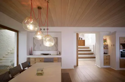Как сделать стильную отделку потолка в квартире под дерево | Дизайн  интерьера | Дзен
