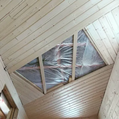 Подшиваем потолок в деревянном доме