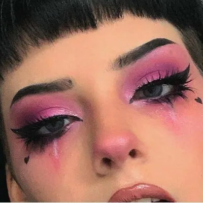 Pin by 𝒦𝑜𝓈𝒽𝓀𝒾𝓃𝒶 on Makeup | Edgy makeup, Makeup history, Dramatic  makeup