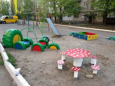 Днепряне своими руками сделали креативную детскую площадку из вторсырья -  Наше Місто