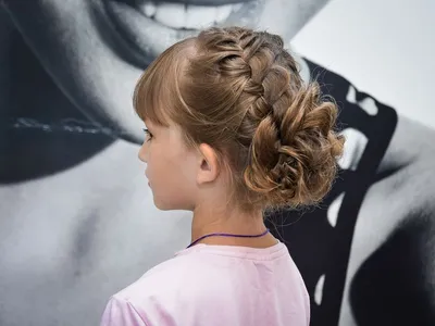Прически на 1 сентября - простые варианты укладок на разную длину волос -  фото - Телеграф