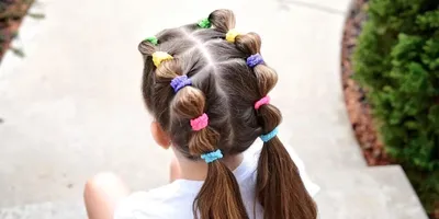 Детские прически на длинные или средние волосы на выпускной в детский сад