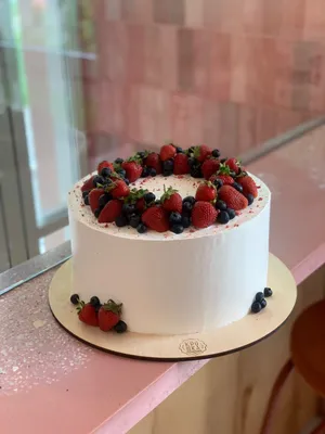 Торт легкий с ягодами