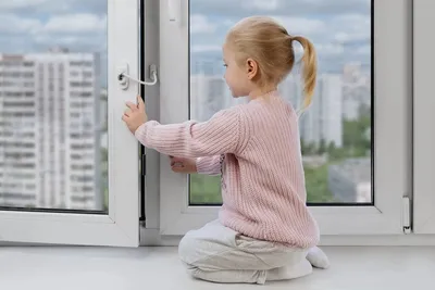 Детские замки на окна — все виды и особенности