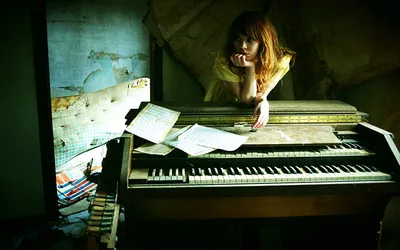 Девушка играет на пианино. Векторный рисунок Иллюстрация вектора -  иллюстрации насчитывающей шикарно, женщина: 181383584