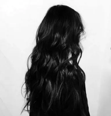 Девушка с длинными черными волосами …» — создано в Шедевруме