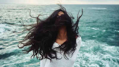 Девушка С Длинными Черными Волосами Стоковые Фотографии | FreeImages