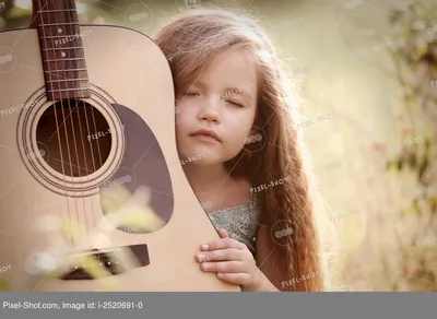 Девушка с гитарой | Пикабу