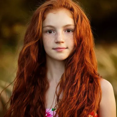 Красивая девушка с рыжими волосами ,…» — создано в Шедевруме