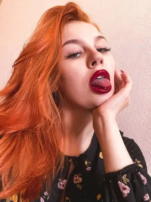 Девушка с красными волосами | Пикабу
