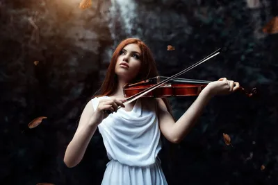 Девушка со спины с чёрными волосами играет на скрипке - картинки, авы,  аватары | Музыкальный конкурс, Скрипка, Черные волосы
