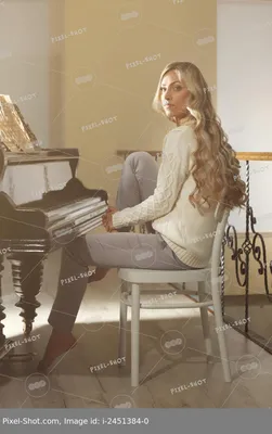 Красивая женщина за пианино :: Стоковая фотография :: Pixel-Shot Studio