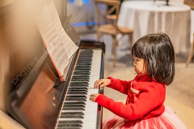 Девушка играет на пианино :: Стоковая фотография :: Pixel-Shot Studio