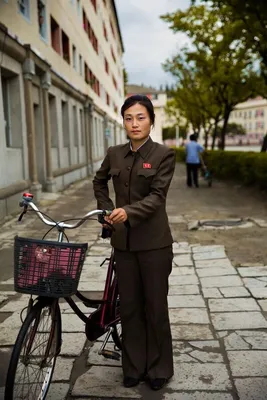 Как ведут новости в Северной Корее: мастер-класс от “Женщины в розовом” -  BBC News Русская служба