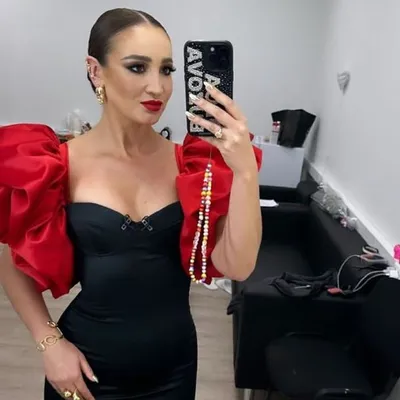 Екатерина Варнава показывает свой макияж для съемок | Vogue Россия - YouTube