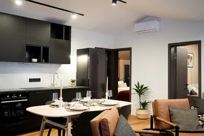Дизайн потолка на кухне (150 фото): стильные варианты отделки натяжного и  подвесного потолка, простой мастер-класс по украшению своими руками