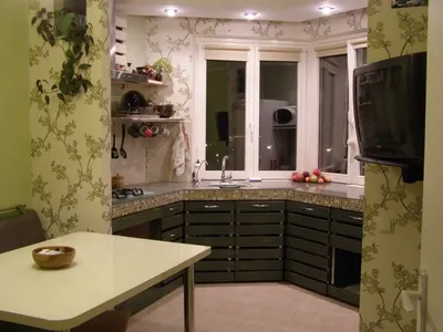 Кухня с крашенным фасадом МДФ + патина серебро; фурнитурой Блюм; зеркало с  пескоструйной обработкой; в витринах стекло лакобель с прозр… | Home, Home  decor, Kitchen