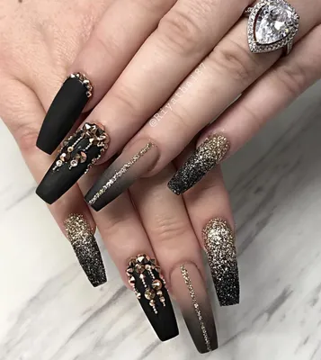 Дизайн маникюра со стразами - 20Nails