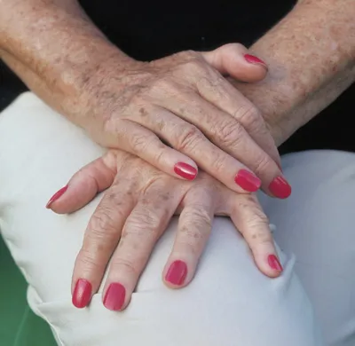 Дизайн ногтей для пожилых женщин (65 фото)
