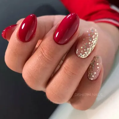 Красный маникюр на Новый год 2022: стильные зимние идеи! | Red nail  designs, Nail designs glitter, Christmas nails