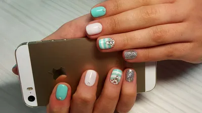 Студия дизайна ногтей Москва on Instagram: “Весна пришла и принесла ещё  больше страз и блёсток 🤩” | Стразы, Дизайн ногтей, Ногти