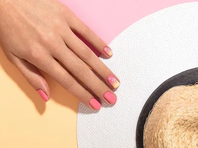 Маникюр в стиле \"минимализм \"с флористическими мотивами , летний вариант  👍☺ Гель лак покрытие ногтей.… | Instagram