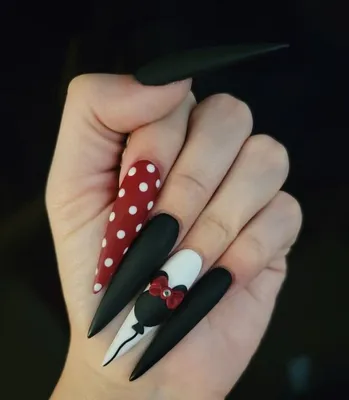 Daria_nailart_sumy - Интересный маникюр в стиле микки маус.Подойдёт на  любую длину и форму ногтей) В данном случае фоном служат блестки✨ Акцент  сделали на средних пальцах. . #logvinova_темныйпочтичерный  #logvinova_блестки . Понравился дизайн? Жми