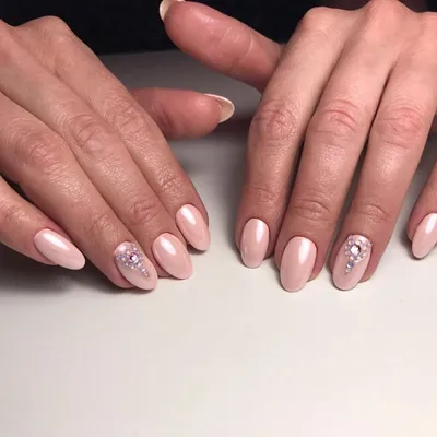 Нежный, нюдовый маникюр и педикюр в студии Tiffany Nails в Москве