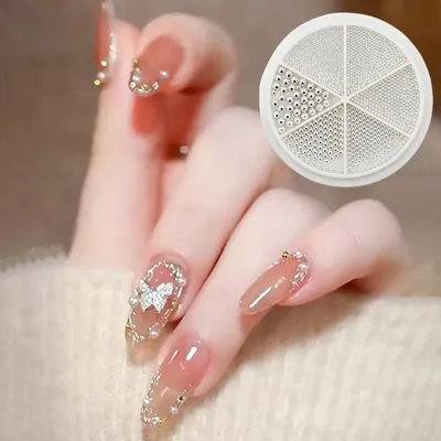 Маникюр с камнями - какой дизайн ногтей будет в моде этой зимой