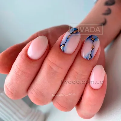 Миндаль Nail studio - Нежный фантазийный френчик🌸 Благодаря гибкой ленте,  сейчас можно за считанные секунды сделать такой дизайн! И конечно же  моделирование на верхние формы🤪 я обожаю исправлять вниз растущие ноготки  таким