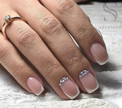 Elena Grama Nail Academy - Инкрустация ногтей стразами. Мода на броскую  роскошь в наши дни не смогла обойти и тенденции в маникюре – декорирование  ноготков яркими кристаллами и сверкающими стразами можно назвать