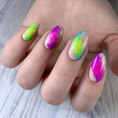 📽Neon stripes. Quick and easy design. . 🖤Минималистичный дизайн неоновым  пигментом. #blacknails #dailycharme #neon #neonnails | By Yagala | Facebook