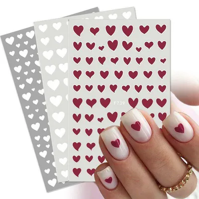 Романтический дизайн ногтей с сердцем любви Стоковое Фото - изображение  насчитывающей перст, пурпурово: 195095344
